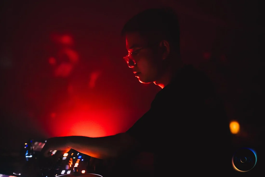 Silver7 Trance DJ live set under red stage light